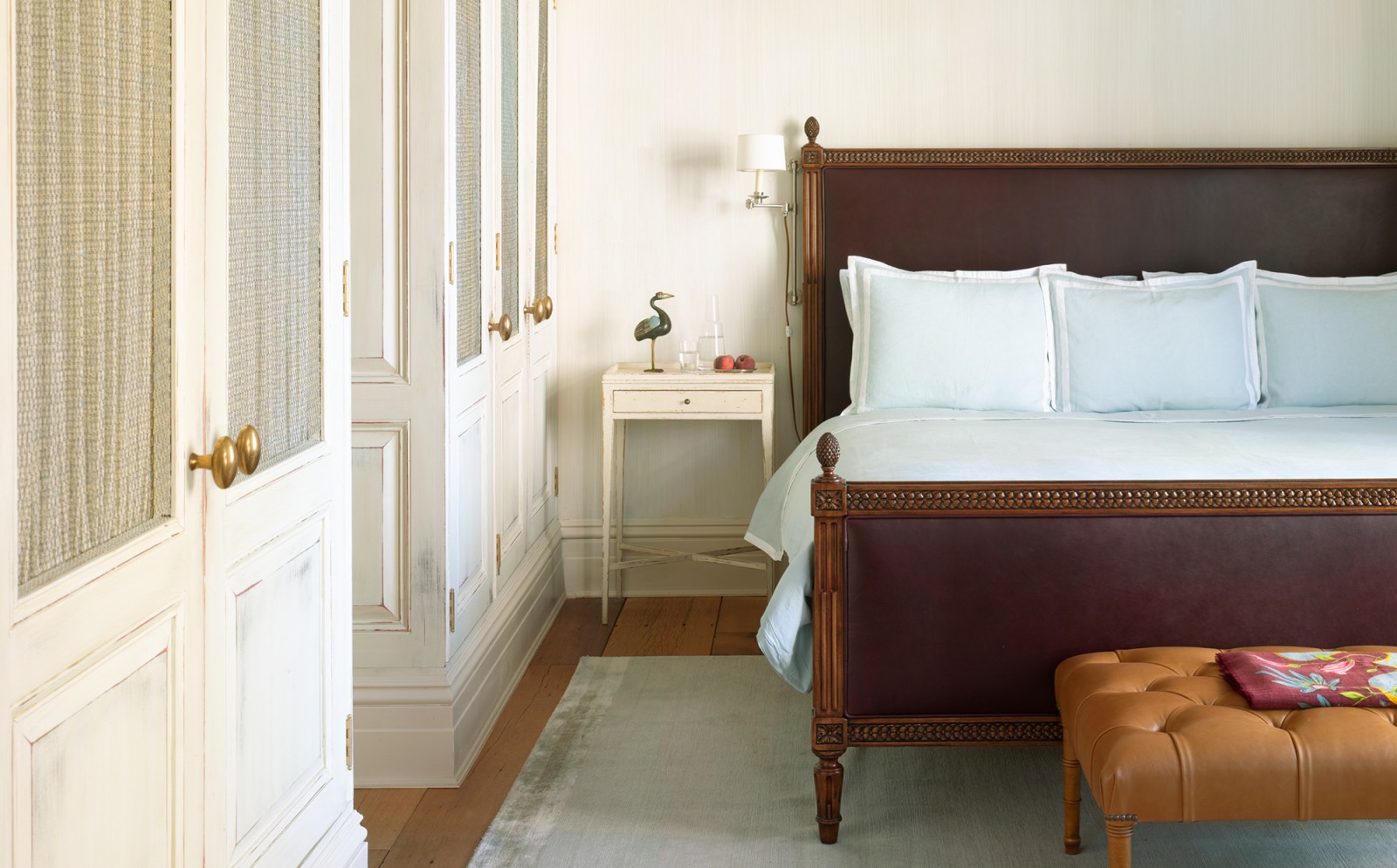 Bedside detail in the 1 Bedroom Fireplace Suite