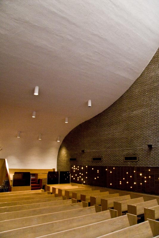 Curved sancutary ceiling inside the Synagogue for the Arts