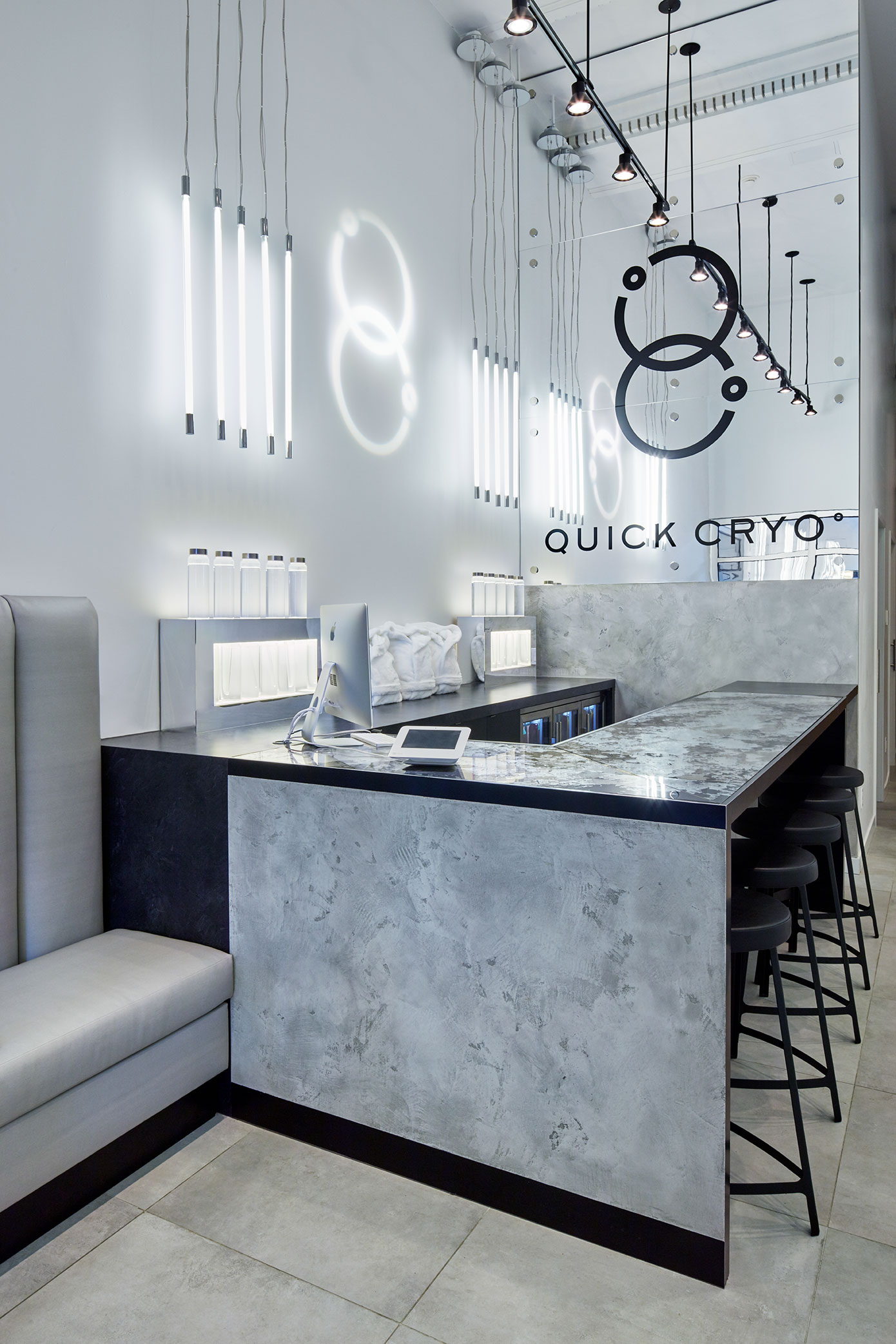 Customer service bar at Quick Cryo