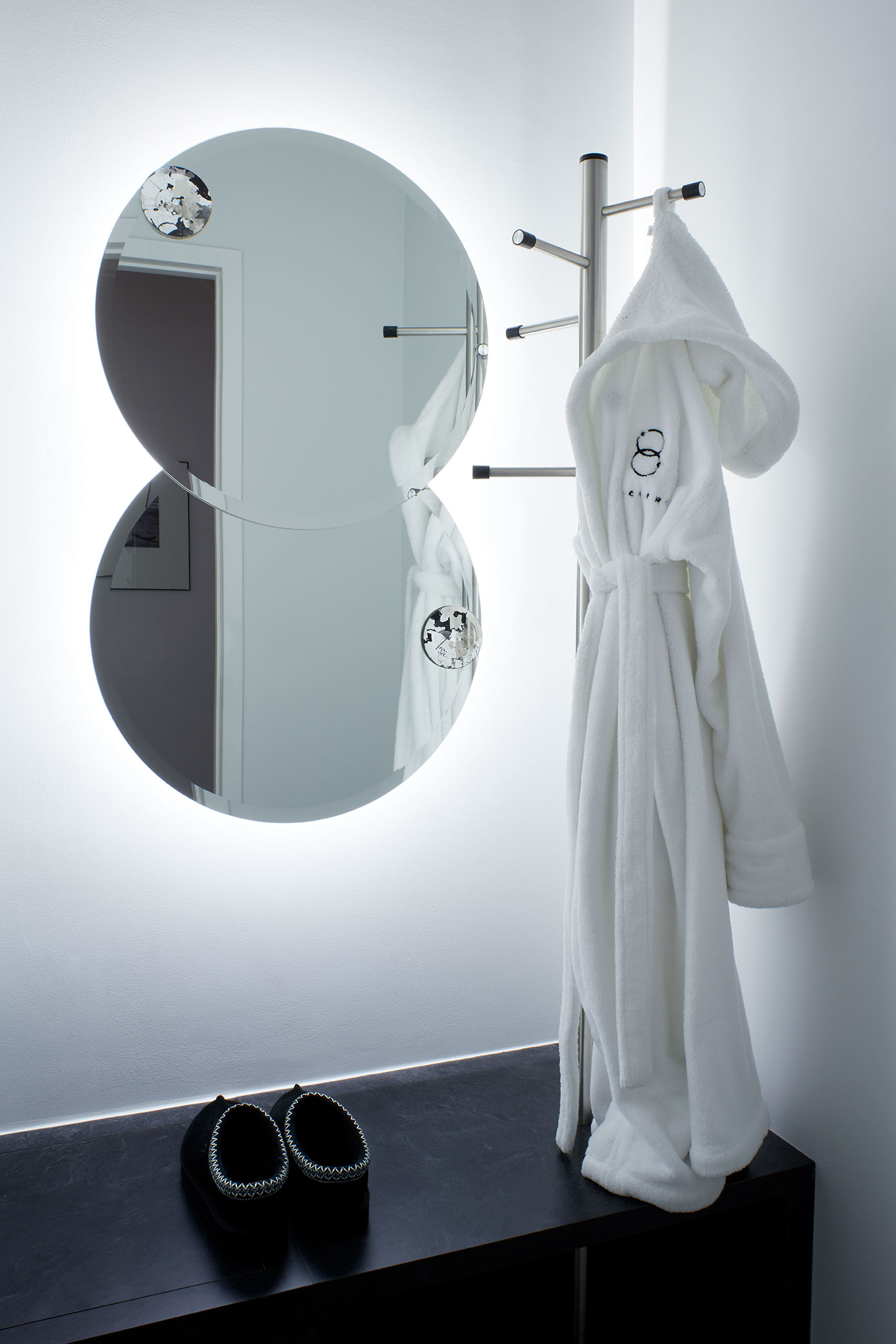 Robe and changing area at Quick Cryo